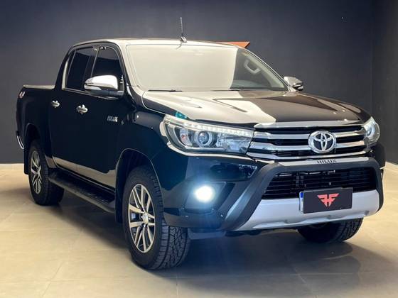TOYOTA HILUX 2.8 SRX 4X4 CD 16V DIESEL 4P AUTOMÁTICO TOYOTA HILUX 2.8 SRX 4X4 CD 16V DIESEL 4P AUTOMÁTICO